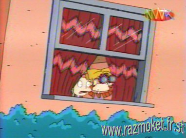 To be the winner, Angelica spy on Suzie !